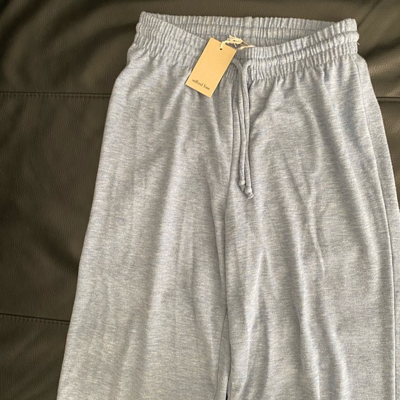 Aritzia- Wilfred Free - Free Lounge Cropped Sweatpant - Picture 4 of 4
